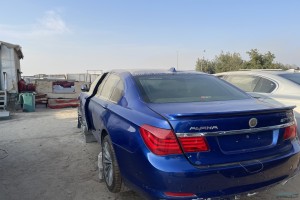 سيارة بي ام دبليو الفئة السابعه 2015