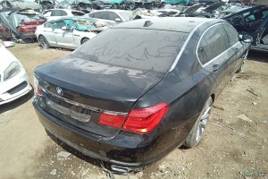 سيارة بي ام دبليو الفئة السابعه 2010