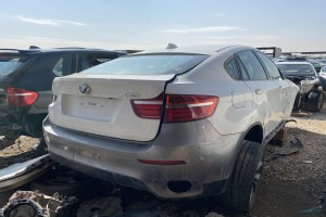 سيارة بي ام دبليو X6 2012