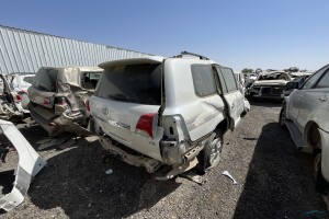 سيارة تويوتا لاندكروز 2012