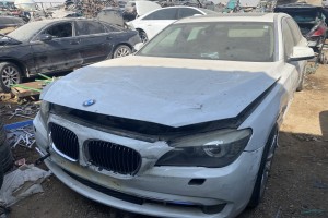 سيارة بي ام دبليو الفئة السابعه 2011