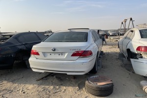 سيارة بي ام دبليو الفئة السابعه 2005