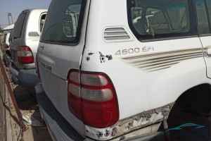 سيارة تويوتا لاندكروز 2004