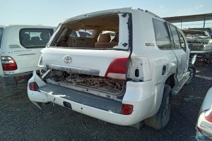 سيارة تويوتا لاندكروز 2011