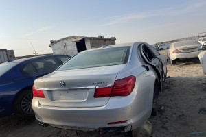 سيارة بي ام دبليو الفئة السابعه 2011