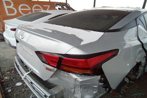 سيارة نيسان التيما 2021