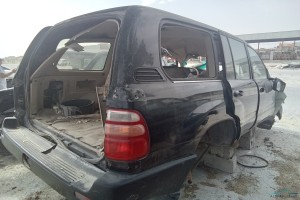سيارة تويوتا لاندكروز 2005